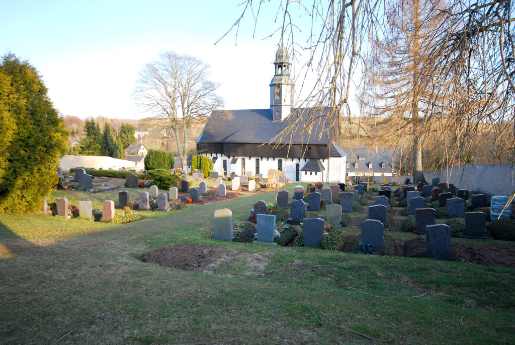 Friedhof Dörnthal - Blick zur Kirche
