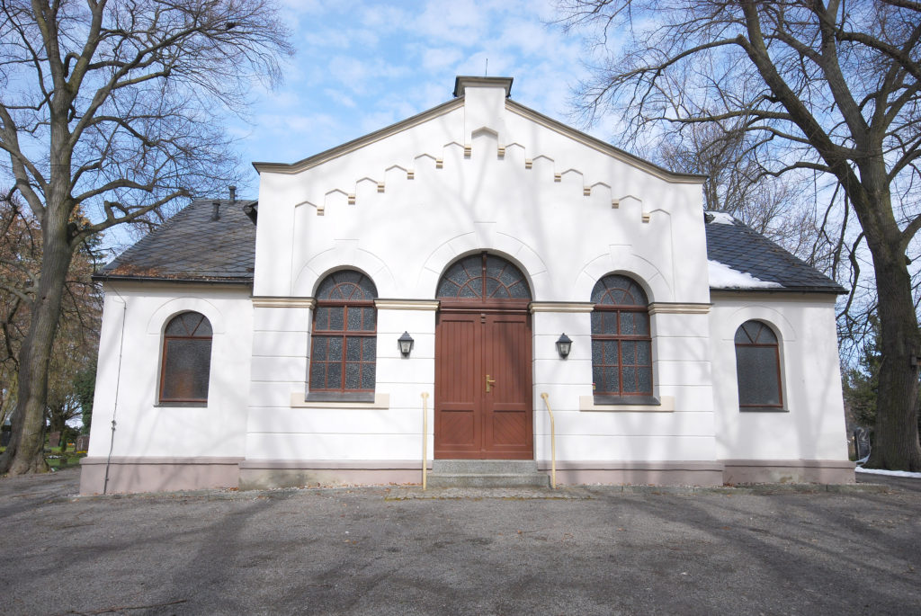 Friedhof Olbernhau - Trauerhalle - weiße Fassade