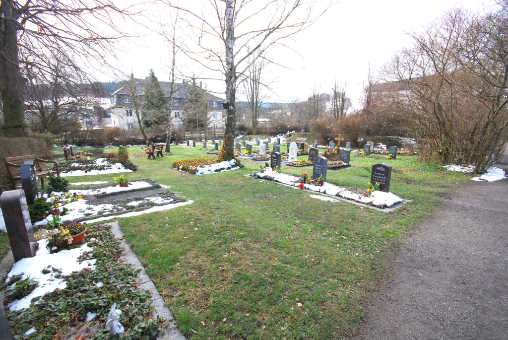 Friedhof Olbernhau - mehrere Gräber