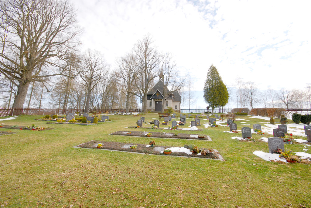 Friedhof Pfaffroda - Blick zur Trauerhalle