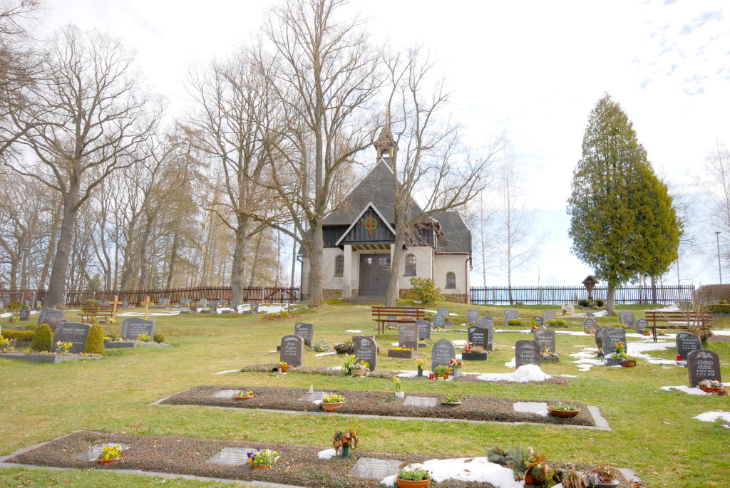 Friedhof Pfaffroda - Blick zur Trauerhalle