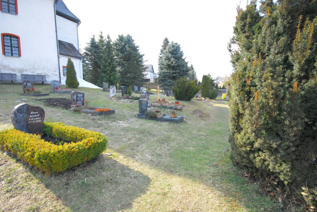 Friedhof Rübenau - mehrere Gräber