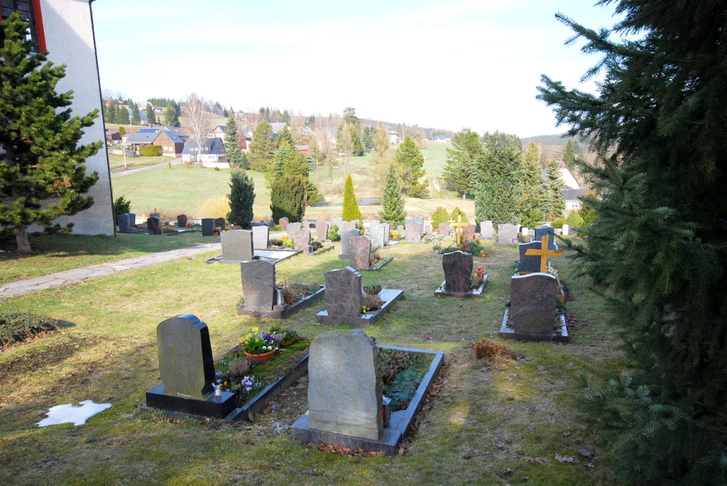 Friedhof Rübenau - mehrere Gräber