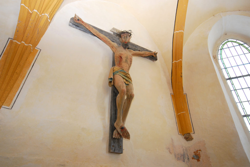 Kirche Dörnthal - gekreuzigter Jesus im Altarraum