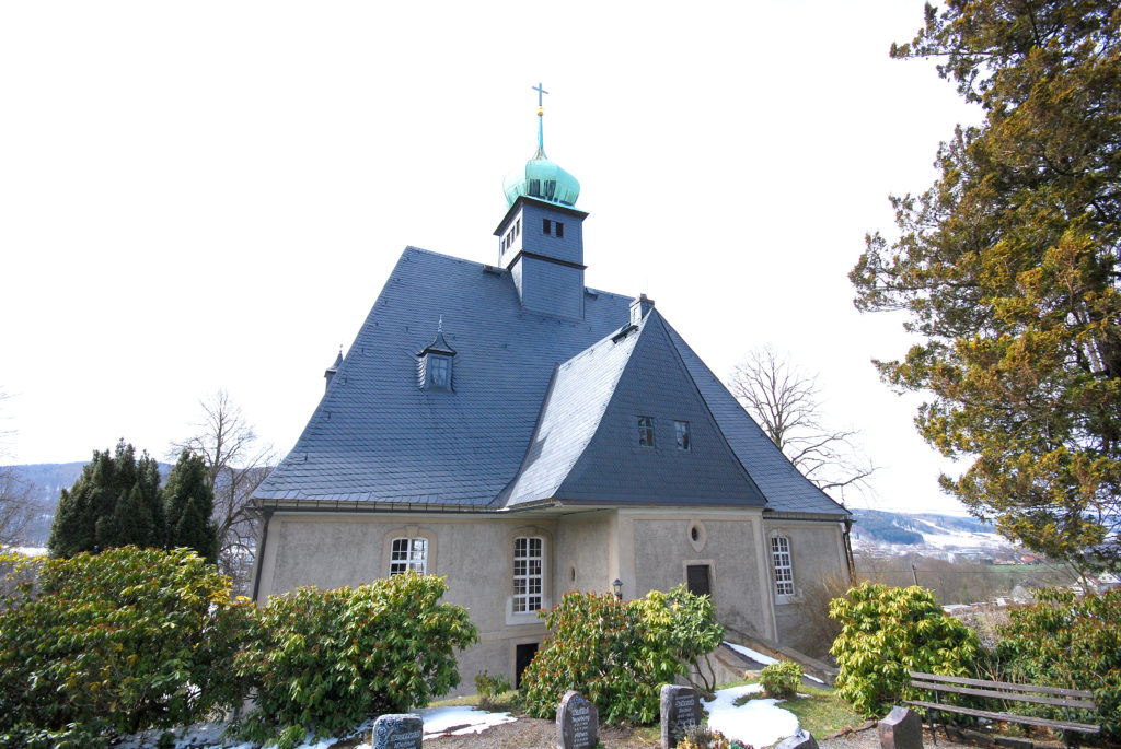 Kirche Oberneuschönberg - Blick vom Friedhof
