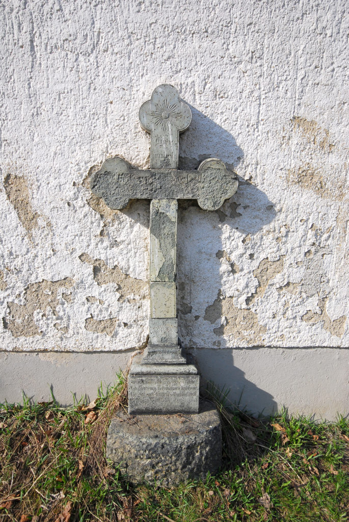 Kirche Rübenau - Steinkreuz